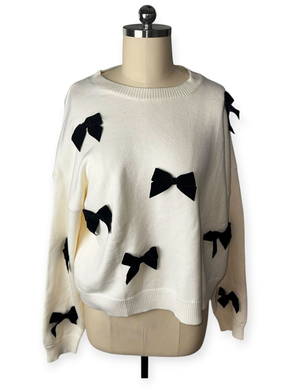 J. Marie NWT XL White Black Velvet Bow Oversized Sweater